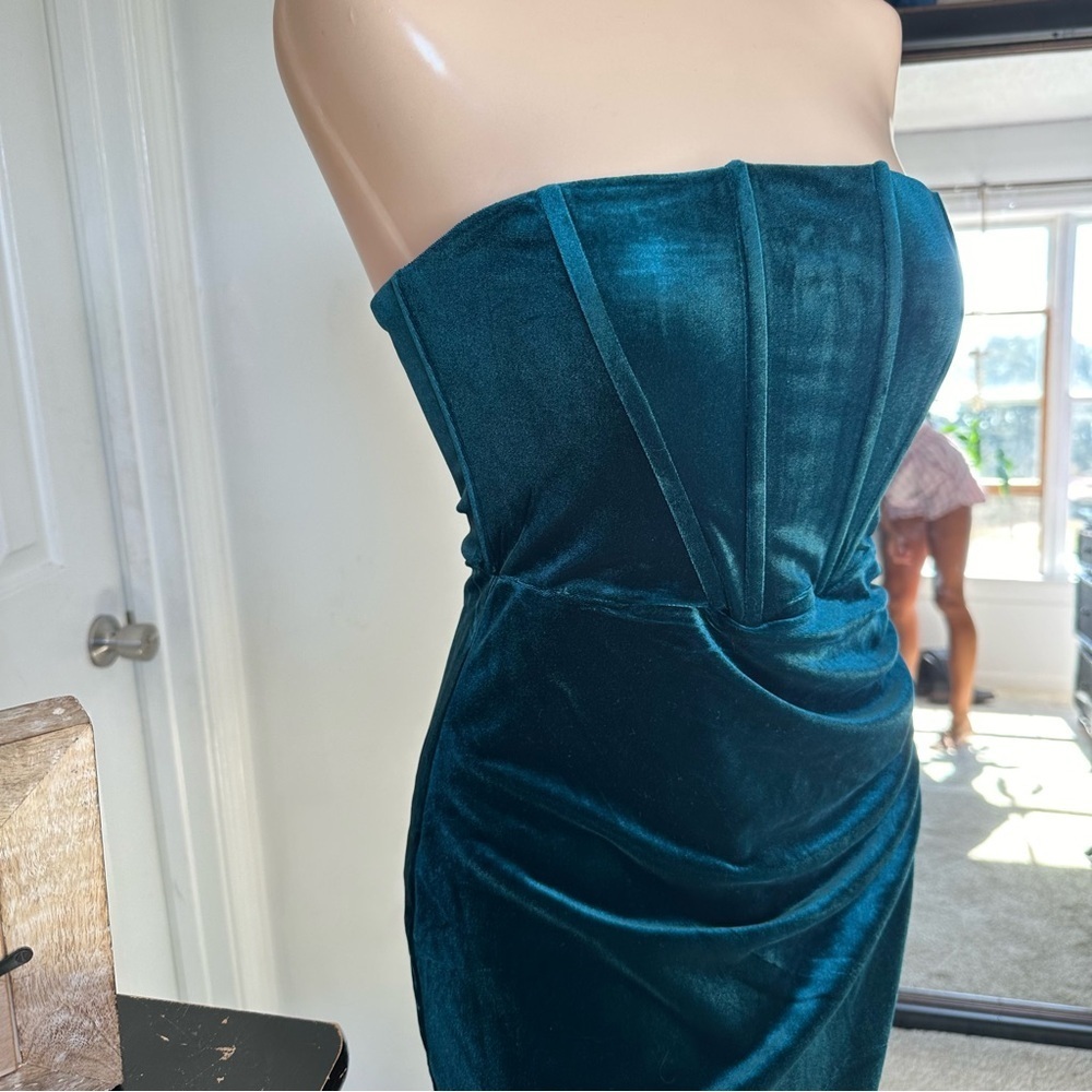 LULU’S GLAMOROUS CELEBRATIONS VELVET STRAPLESS TULIP DRESS - Picture 13 of 14